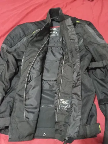 Jaqueta masculina motoqueiro x11, muito Nova confira.