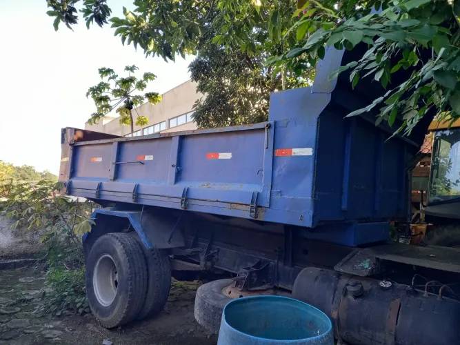 Caminhão Mercedes Bens 66