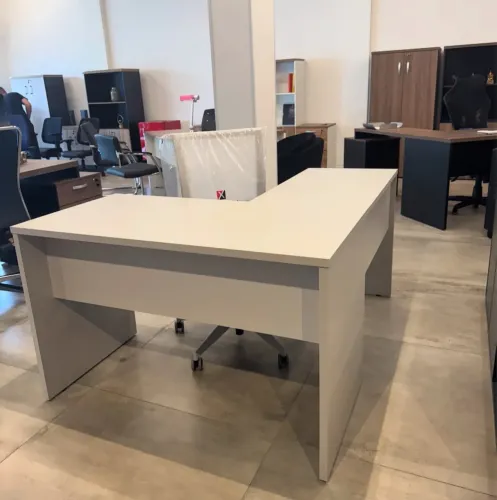 MESA DE ESCRITORIO 1.50x1.50 BC LOJA IKONOFFICE