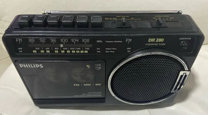 Rádio portátil AM/FM e SW toca fitas tape deck k7 Philips leia a descrição 
