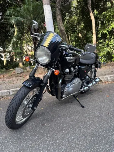 Triumph Thruxton 900