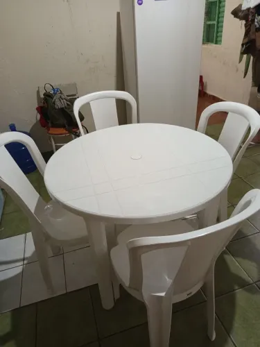 Mesa e 4 cadeiras 