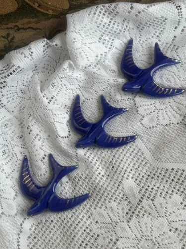Trio de andorinhas vitrificadas para parede 15cm asa e 11cm