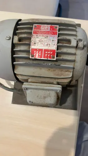 Motor Weg trifásico 220v - 1cv usado