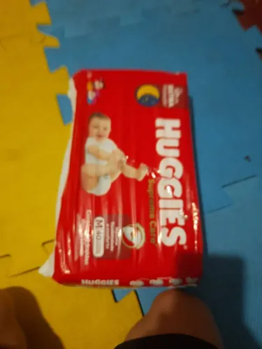 2 pacotes Fralda huggies  m 40 uni cada pacote