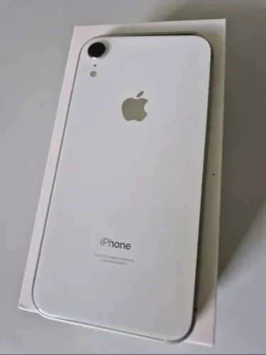 Vendo ou troco iPhone XR branco novinho 