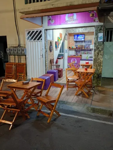 Mesas de madeira 4 cadeira invernizada/Venha e faça sua encomenda mediante pagamento 50%