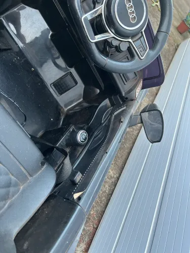 Carro infantil elétrico