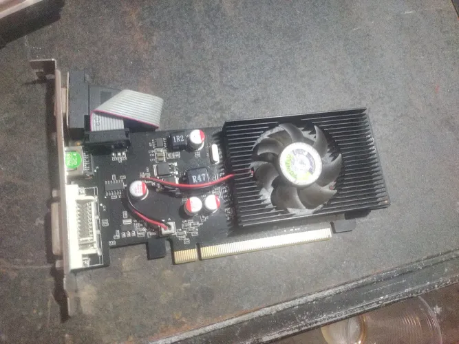 Placa de vídeo Geforce 210 usada funcionando perfeitamente 64 bits 1 giga