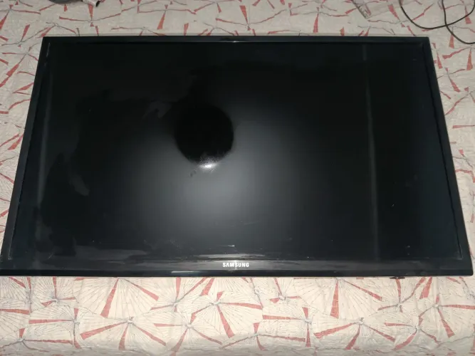 TV Samsung LED 32" - Modelo UN32FH4205