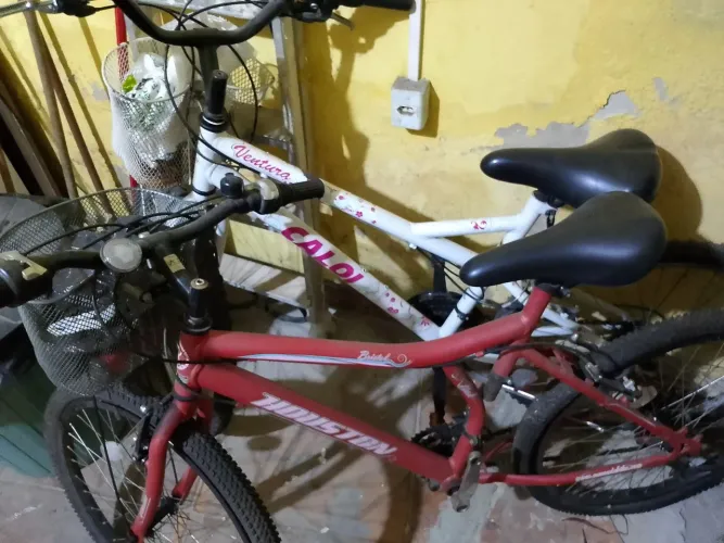 DUAS BICICLETAS