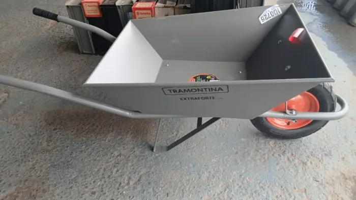 Carrinho de mão tramontina extraforte a vista apenas 399,90