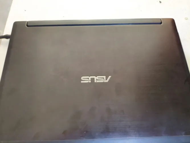 Notebook Asus i7 8gb com placa de vídeo dedicada 