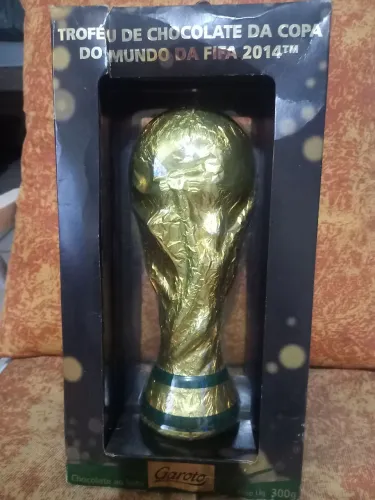 Copa do Mundo Troféu da FIFA 2.014 de chocolate.... Item raro de decoração