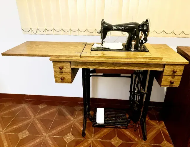 Máquina de Costura Antiga Mercury | Pedal + Motor | Gabinete Novo | Funcionando