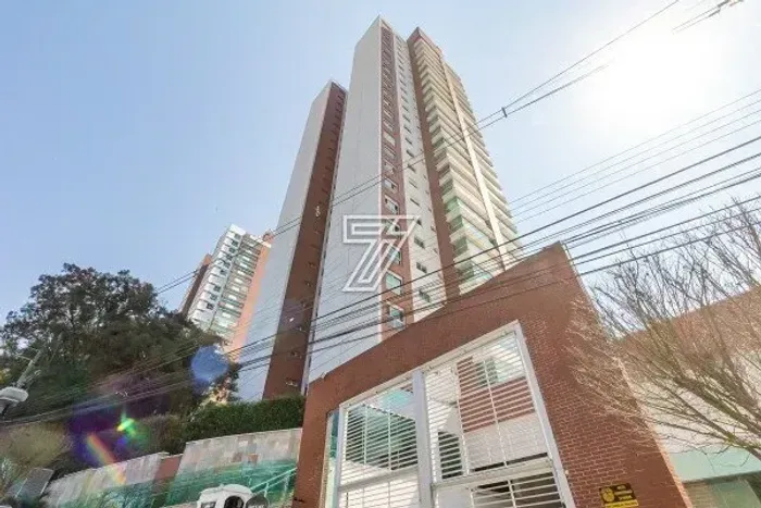 Apartamento no Mossunguê, 3 quartos, andar alto, sacada com churrasqueira, 2 vagas.