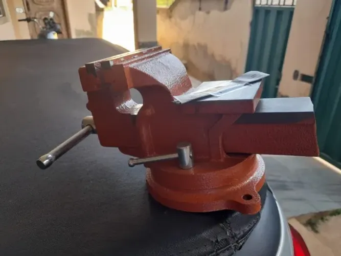 Morça de bancada rotativa com bigorna Sparta