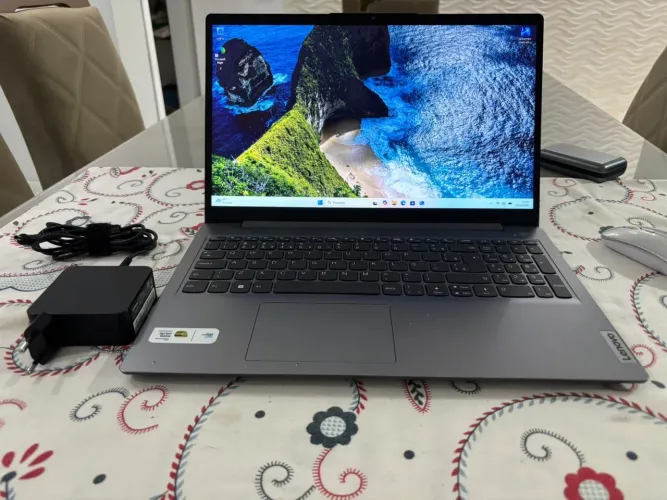 Notebook lenovo ideapad 3 15ITL6 / 8GB RAM / 256SSD