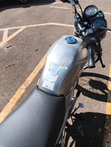 Moto YBR K 125 prata 2005 modelo 2006 quitada