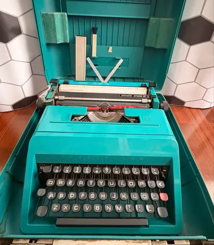Máquina De Escrever Antiga