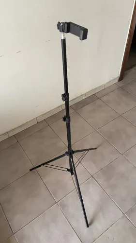 TRIPÉ 2,10 COM SUPORTE PARA CELULAR