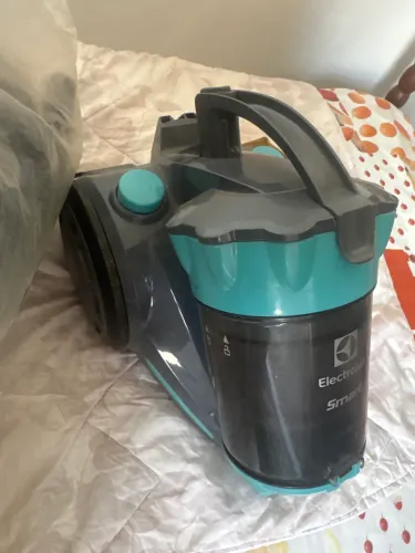 Aspirador de pó Electrolux usado com pequeno defeito somente para Araçatuba modelo smart
