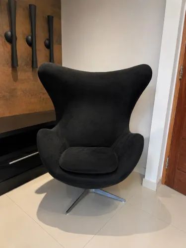 Cadeira Egg - Giratória Preta - Design Moderno e muito Confortável 