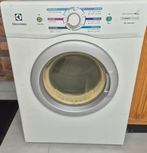 Máquina secadora de roupas 