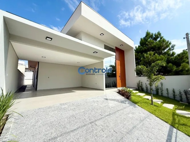 Casa à venda no Potecas, São José/SC.
