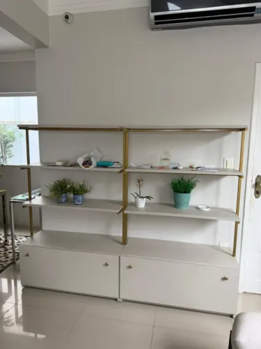 Mesa - Estante - Aparador e Puff