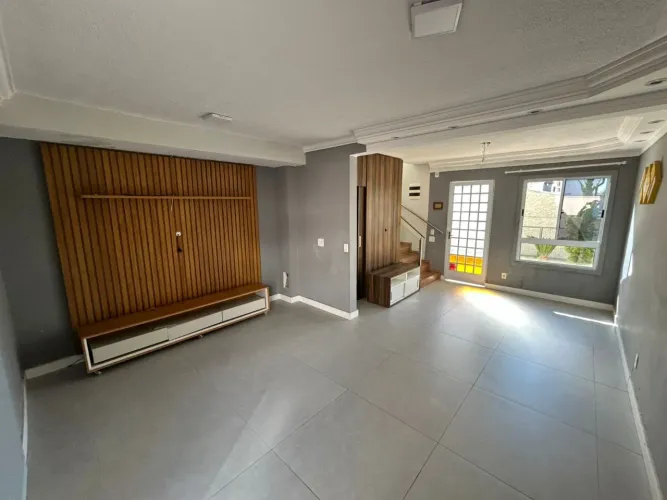 Casa em Condomínio à Venda em Hortolândia-SP - 2 Quartos, 2 Salas, 1 Banheiro e 1 Vaga - J
