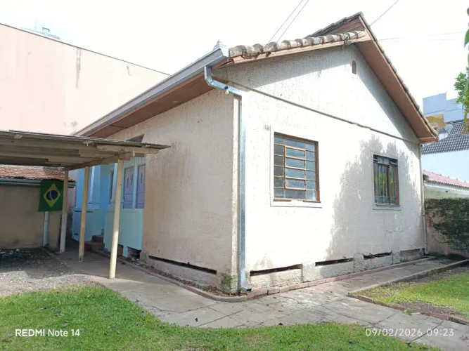 Casa para Locação em Curitiba, Água Verde, 2 dormitórios, 1 banheiro, 1 vaga