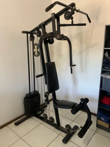 Máquina de exercícios multifuncional