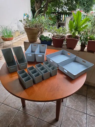 Conjunto de 10 caixas organizadoras de plástico novas da Tok&Stok p/ escritório estudos