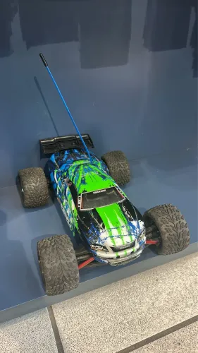 Automodelo TRAXXAS E-REVO 1/16