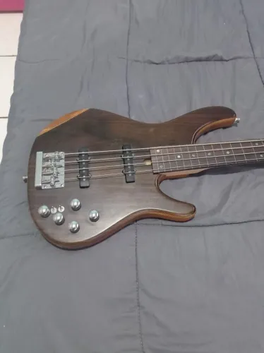 Baixo fretless Tagima Millenium