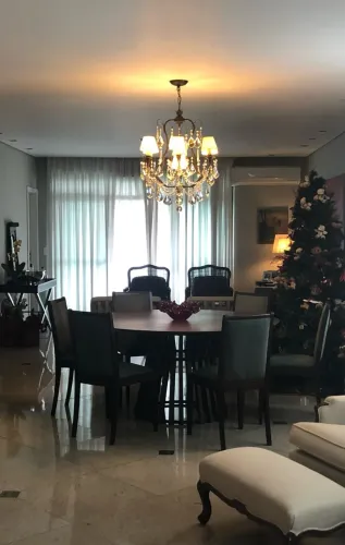 Lindo lustre cristal com ferro e cúpulas