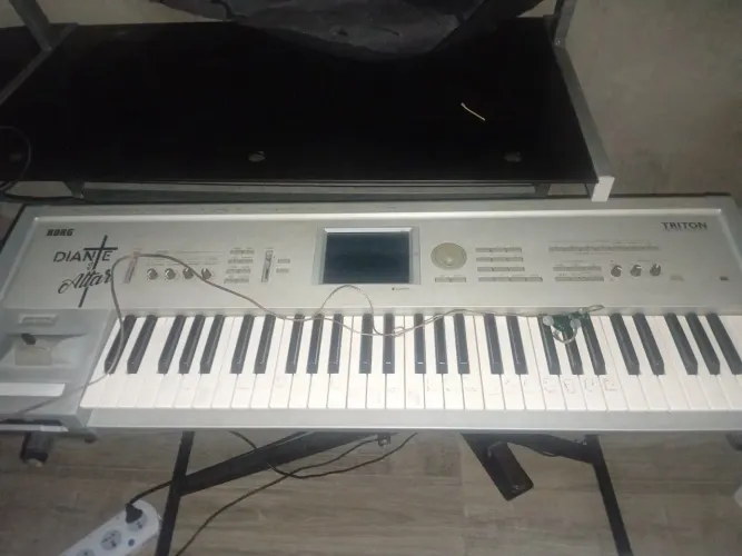 Teclado korg triton classic
