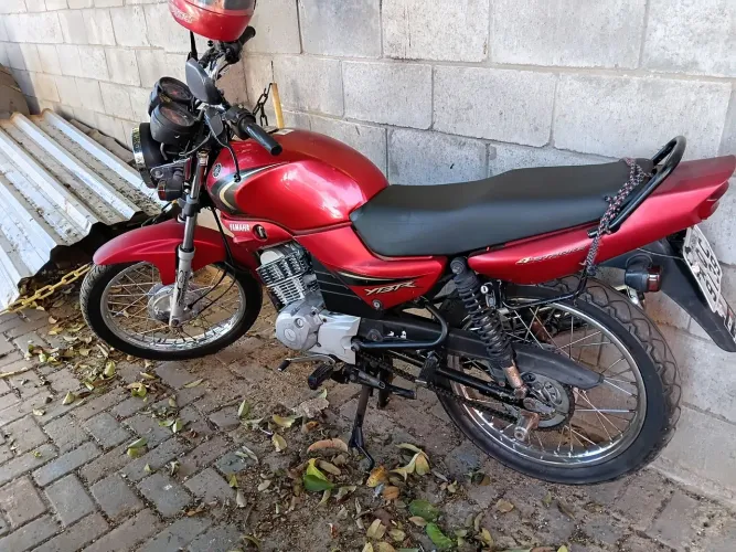 Vendeu ybr único dono moto boa econômica *