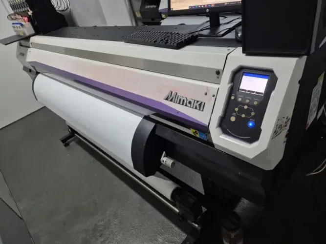  Plotter Mimaki JV300 com cabeça de impressão 