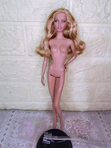 Boneca Barbie Collector 50 Anniversary Lara nua