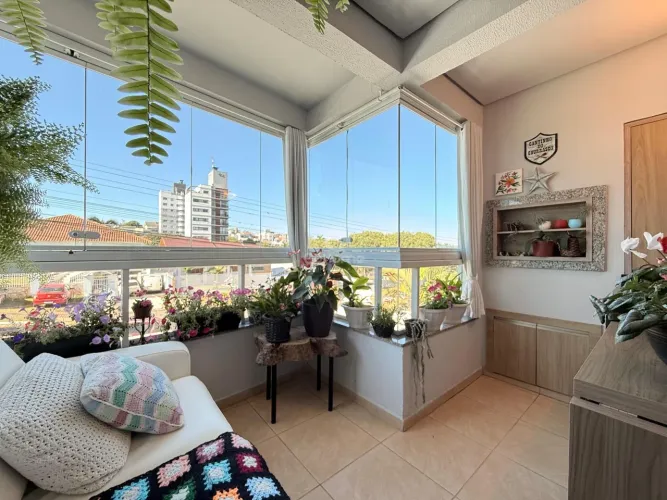 Apartamento com 3 Quartos e 2 Vagas no Bairro Presidente Médici SC