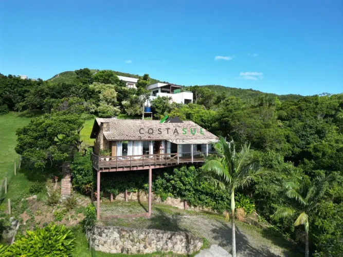 IMÓVEL COM VISTA PANORÂMICA PARA A LAGOA DA PRAIA DA FERRUGEM GAROPABA/SC