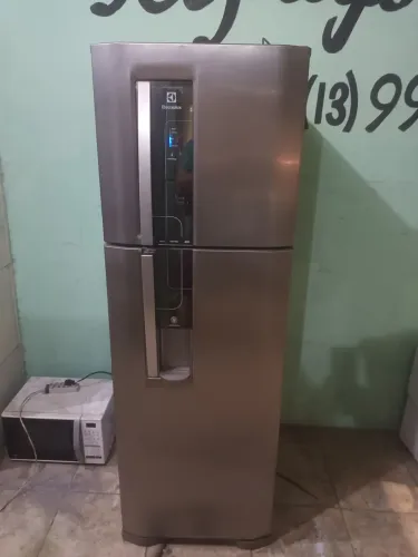 Geladeira Electrolux dúplex frost free com reservatório de água na porta 110 volts tudo pe