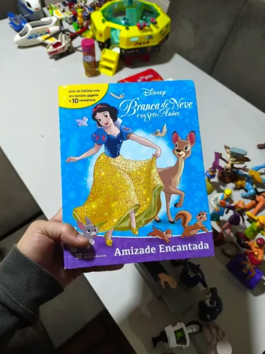 Livro Disney com coleção Branca de neve
