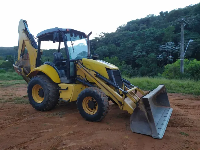 Retroescavadeira New Holland