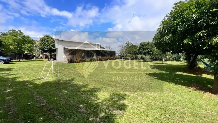 CHÁCARA À VENDA EM COSMÓPOLIS/SP COM 7.500 M², LAGO E NASCENTE