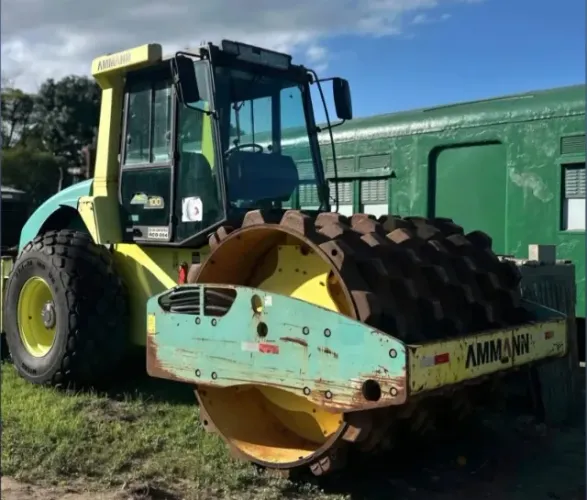 Rolo compactador Ammann ASC 100D/TI 2013