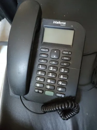 Telefone de mesa Intelbras com identificador de chamadas