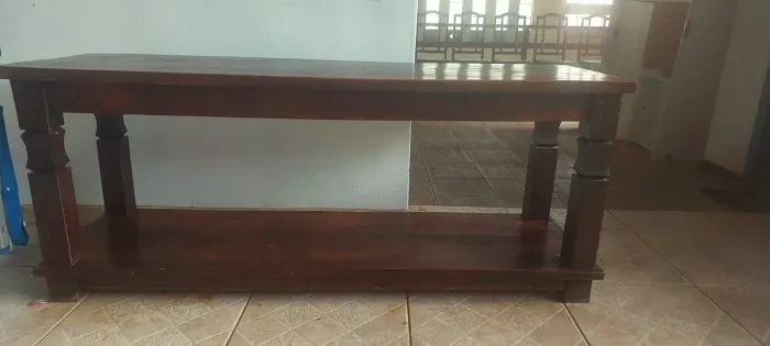 Aparador madeira braúna maciça medindo altura 61cm, largura 44cm comprimento 1,59m